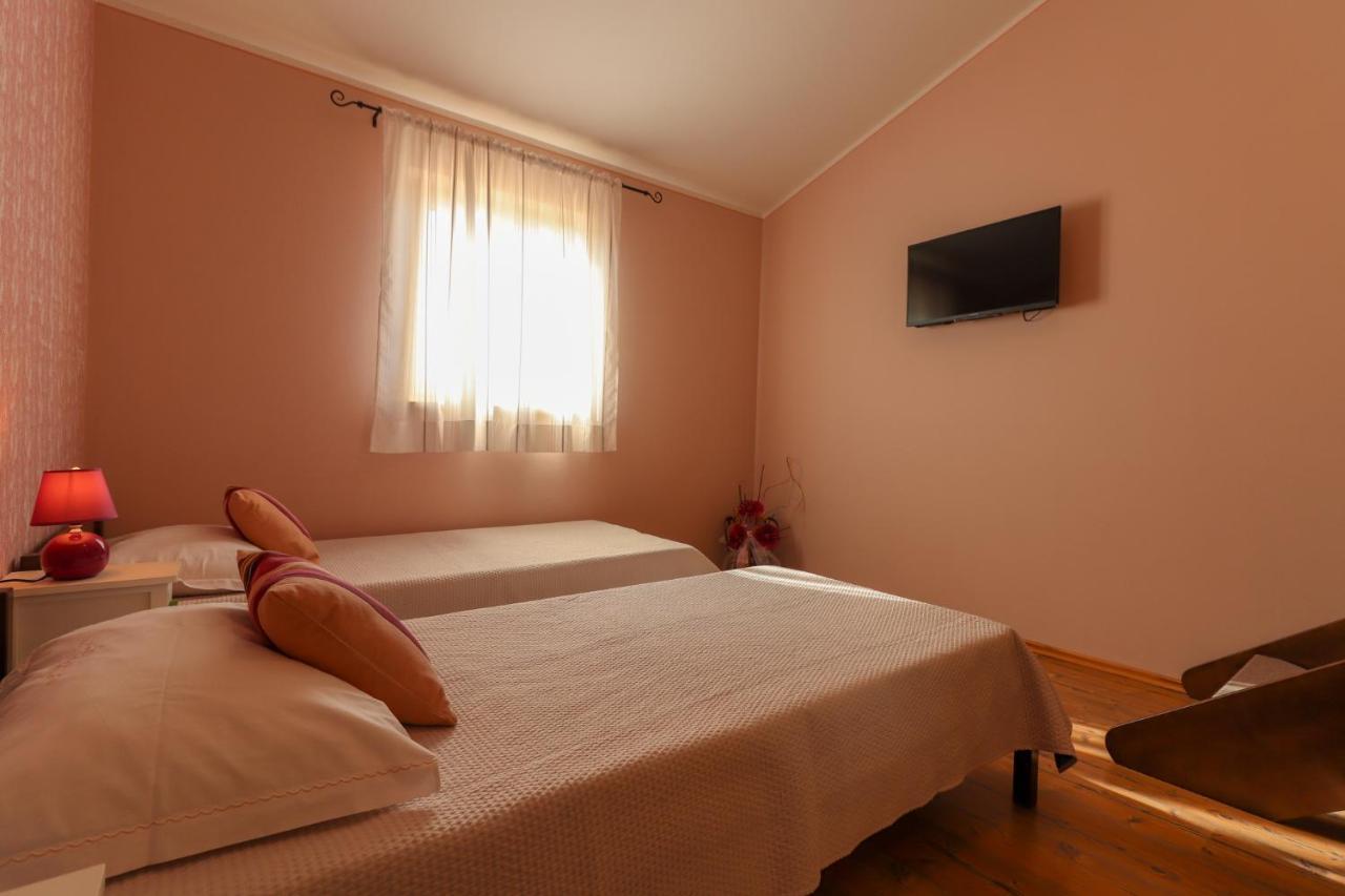 Villa Nona Marija Sveti Lovreč Pazenatički Buitenkant foto